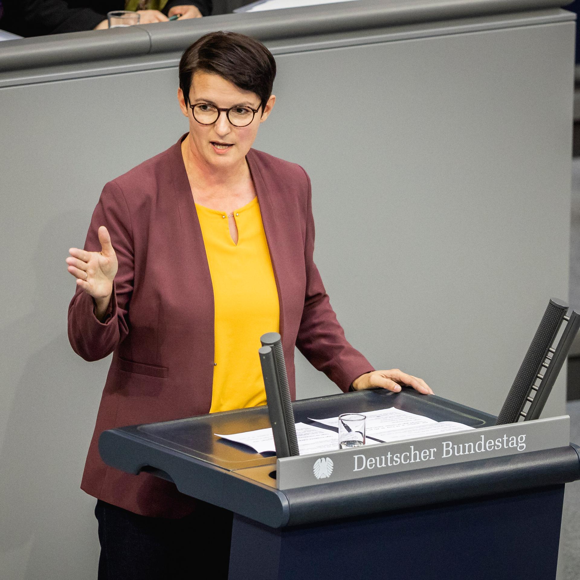 Irene Mihalic, Abgeordnete der Fraktion Bündnis 90/Die Grünen, aufgenommen während einer Sitzung im Bundestag in Berlin.