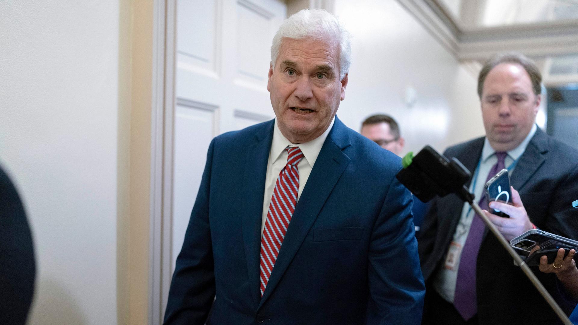 Washington: Tom Emmer, Fraktionsvorsitzender der Republikaner im Repräsentantenhaus, verlässt die Fraktionssitzung der Republikaner im Kapitol. Washington: Tom Emmer, Fraktionsvorsitzender der Republikaner im Repräsentantenhaus, verlässt die Fraktionssitzung der Republikaner im Kapitol.