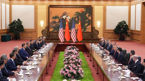 US-Präsident Donald Trump trifft sich mit Chinas Präsident Xi Jinping in der Großen Halle des Volkes.