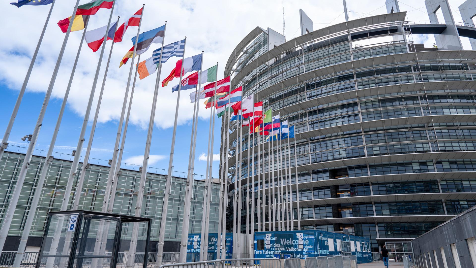 Außenansicht des Gebäudes des Europaeischen Parlaments in Strassburg, Frankreich