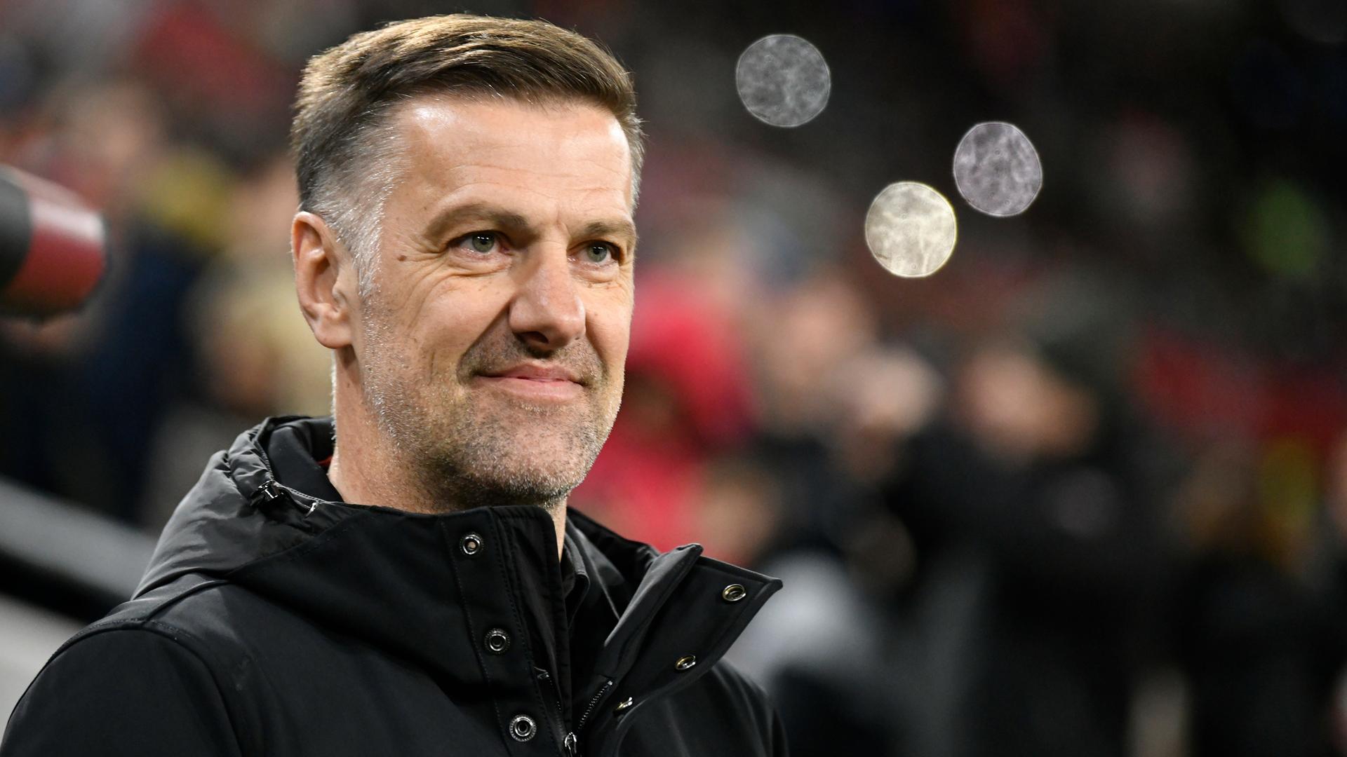 Mladen Krstajic war Trainer der bulgarischen Nationalmannschaft. Mladen Krstajic war Trainer der bulgarischen Nationalmannschaft.