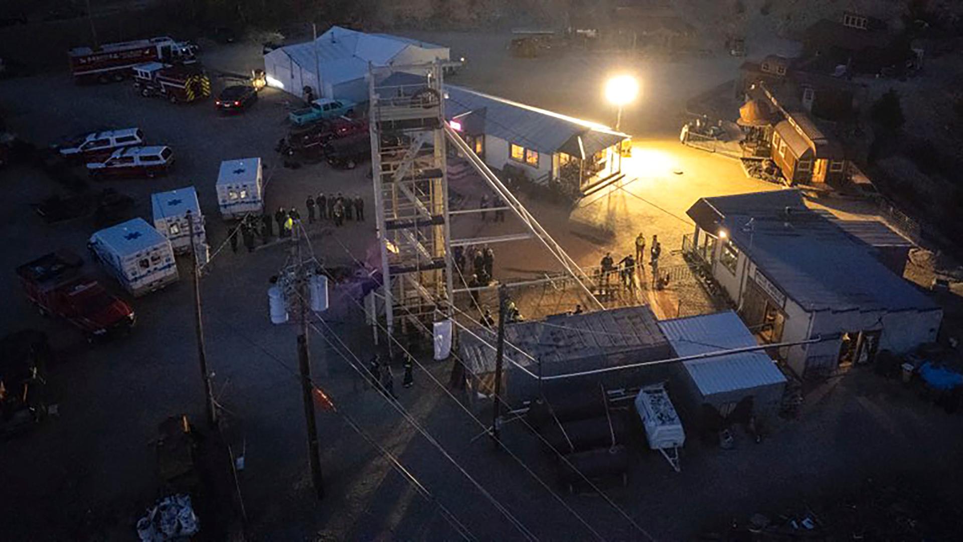 Cripple Creek: Eine Winde bringt eingeschlossene Minenbesucher aus der Mollie Kathleen Goldmine heraus. 