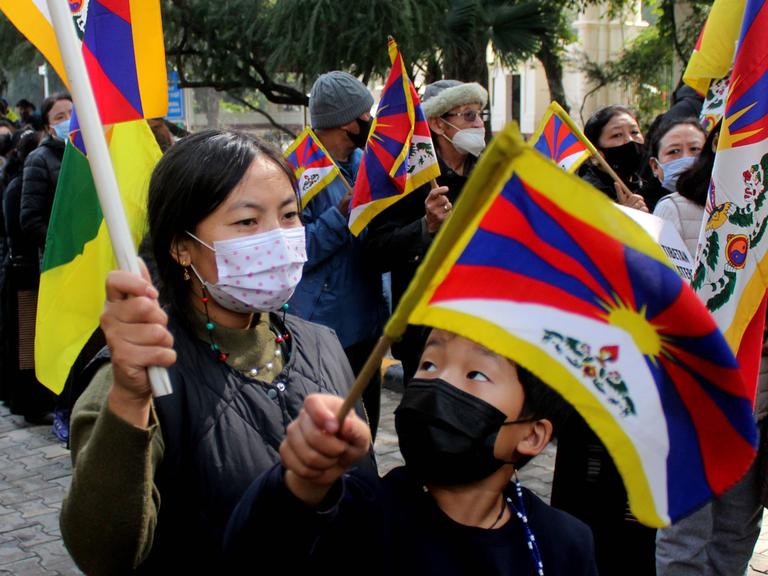 Tibeter protestieren in Neu-Dehli gegen die Olympischen Spiele in Peking. 