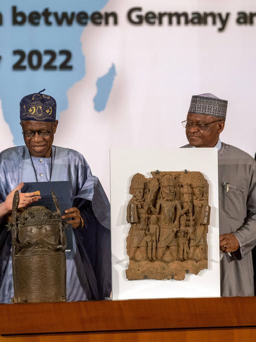 Am 1. Juli 2022 unterzeichneten die damalige Außenministerin und die Kulturstaatsministerin zusammen mit ihren nigerianischen Amtskollegen eine Absichtserklärung. Diese soll den Weg für Eigentumsübertragungen der Benin-Bronzen ebnen.