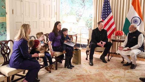 Elon Musk mit seiner Partnerin und dreien seiner Kinder bei einem Treffen mit dem indischen Ministerpräsidenten Narendra Modi in Washington D.C.