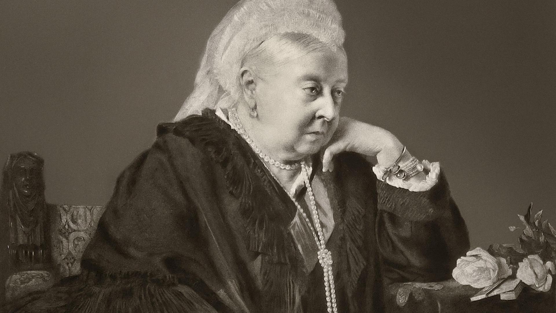 Das Gemälde zeigt eine alte Frau mit weißem Schleier, die ihren Kopf auf die linke Hand stützt.