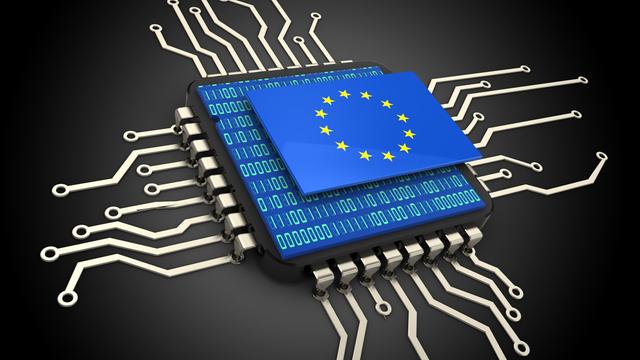 3D-Illustration eines Computerchips mit aufgedruckter EU-Flagge.