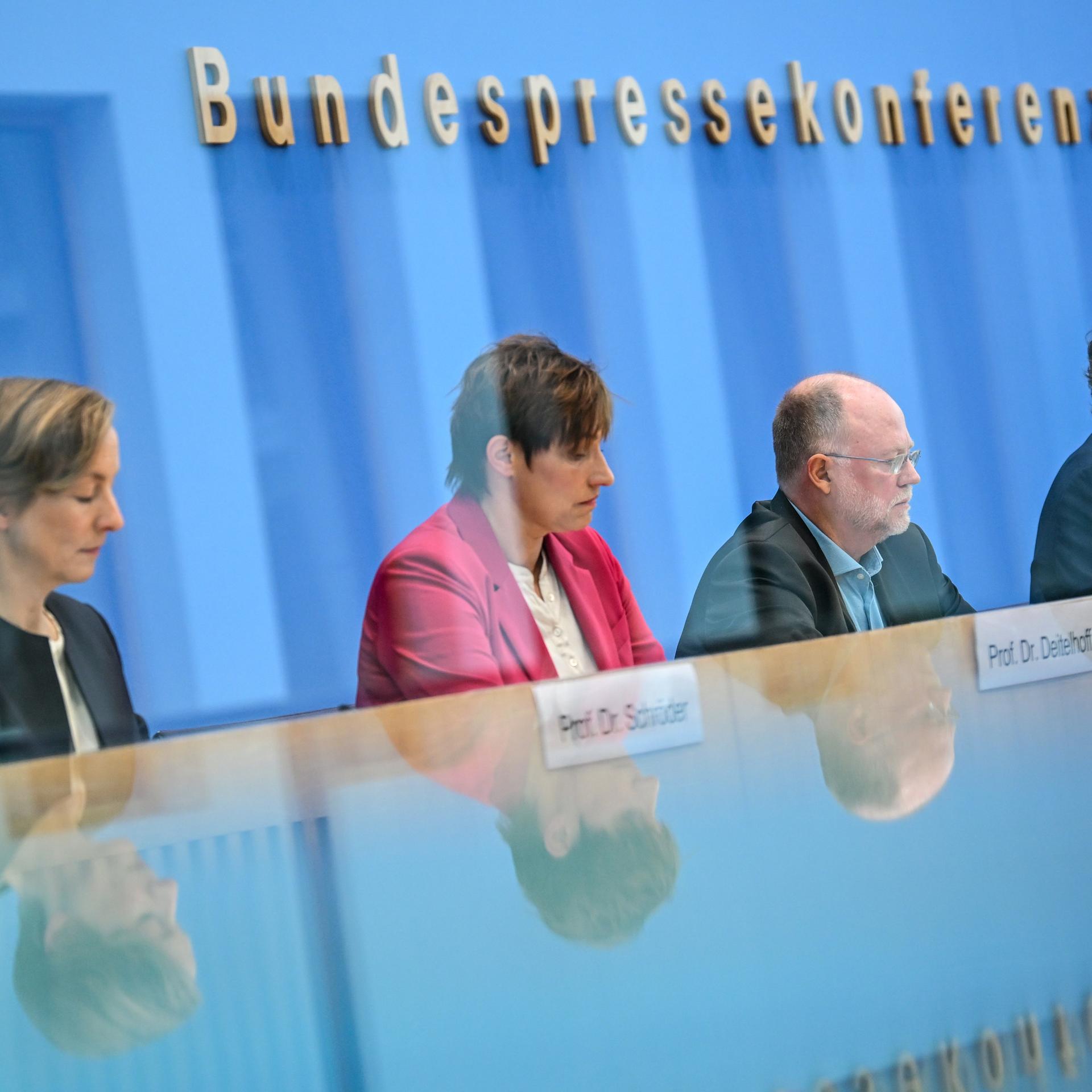 "Friedensgutachten" - Institute: Militärische Gewalt ist nor