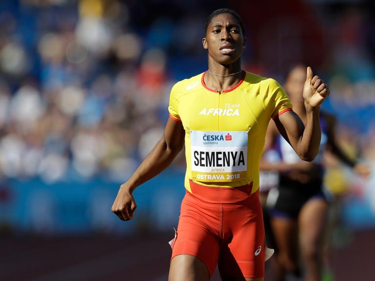 Caster Semenya aus Südafrika läuft über Ziellinie bei Wettkampf, 2018