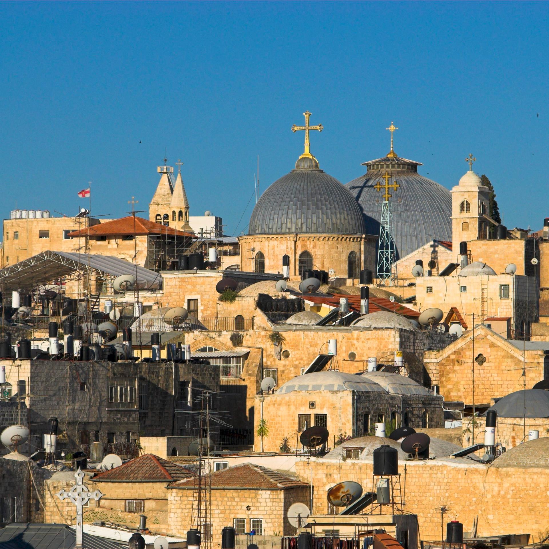 Blick auf Jerusalem - die Grabeskirche im Morgenlicht