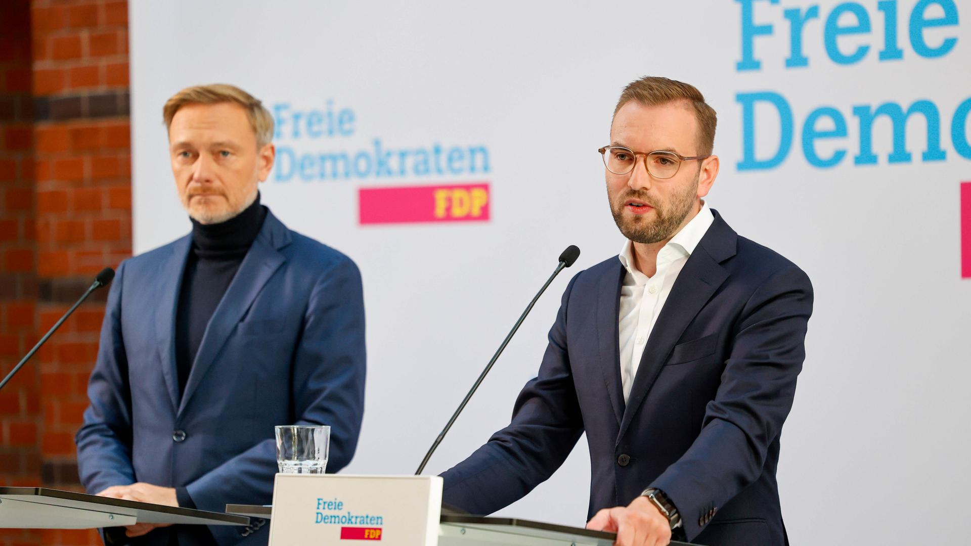 Christian Lindner, FDP-Bundesvorsitzender und Brandenburg-Spitzenkandidat Zyon Braun nach den Landtagswahlen in Brandenburg im Hans-Dietrich-Genscher-Haus am 23.09.24 in Berlin