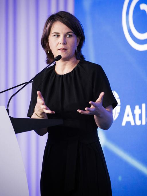 Bundesaussenministerin Annalena Baerbock beim NATO Public Forum Ende Juni 2022 in Madrid zum Thema "Steigende Temperaturen, Steigende Spannungen: Klimawandel und Allianzsicherheit".