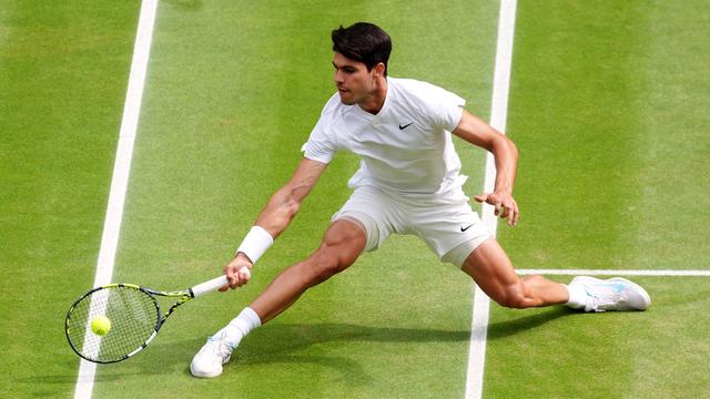 Carlos Alcaraz im Finale gegen Novak Djokovic auf dem Rasen von Wimbledon