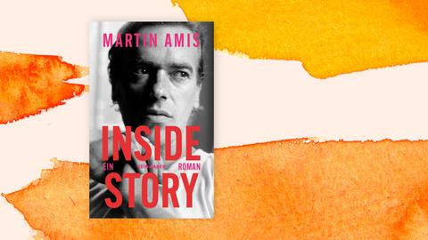 Cover des Buches "Inside Story" des britischen Autors Martin Amis. Auf der Autobiografie ist ein Foto des Autors in jüngeren Jahren zu sehen, er schaut leicht zur Seite. In der unteren Hälfte steht in großen roten Buchstaben der Titel. 