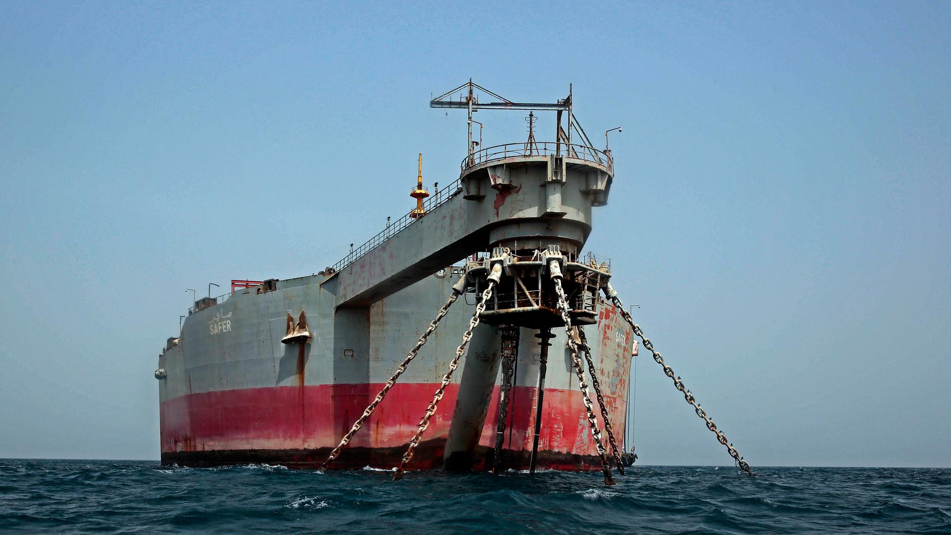 Der angeschlagene Öltanker "FSO Safer" im Roten Meer