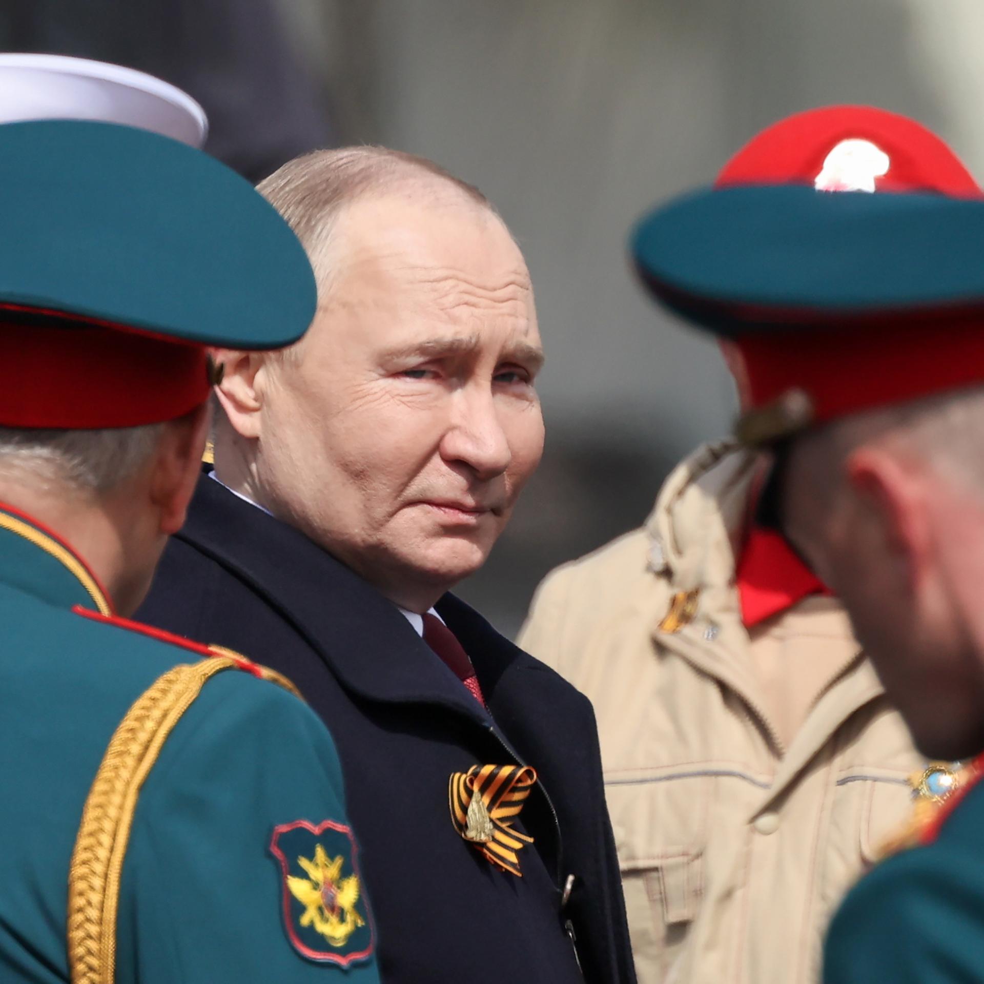 Der russische Präsident Wladimir Putin bei einer Militärparade zum "Tag des Sieges" auf dem Roten Platz in Moskau, 9. Mai 2024.