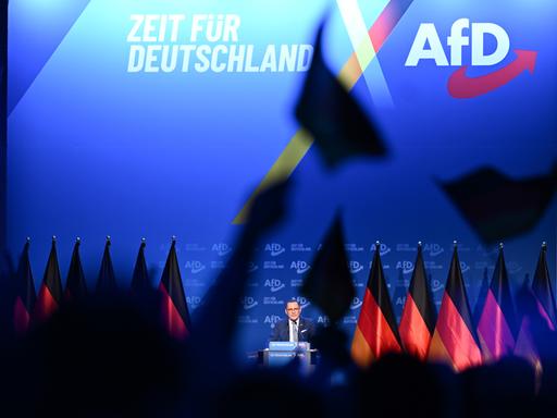 Tino Chrupalla, Bundesvorsitzender der AfD, spricht zum Wahlkampfauftakt der AfD in Halle/Saale. Am 23.02.2025 sind rund 59 Millionen Bundesbürger aufgerufen, einen neuen Bundestag zu wählen.