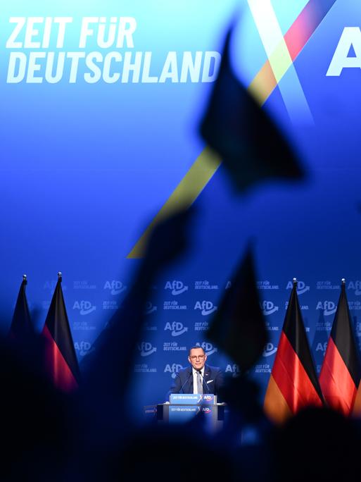 Tino Chrupalla, Bundesvorsitzender der AfD, spricht zum Wahlkampfauftakt der AfD in Halle/Saale. Am 23.02.2025 sind rund 59 Millionen Bundesbürger aufgerufen, einen neuen Bundestag zu wählen.