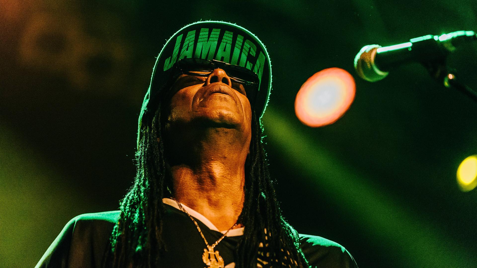 Die jamaikanische Reggae-Band The Wailers bei einem Auftritt im Berliner Huxleys Neue Welt. Die jamaikanische Reggae-Band The Wailers bei einem Auftritt im Berliner Huxleys Neue Welt.