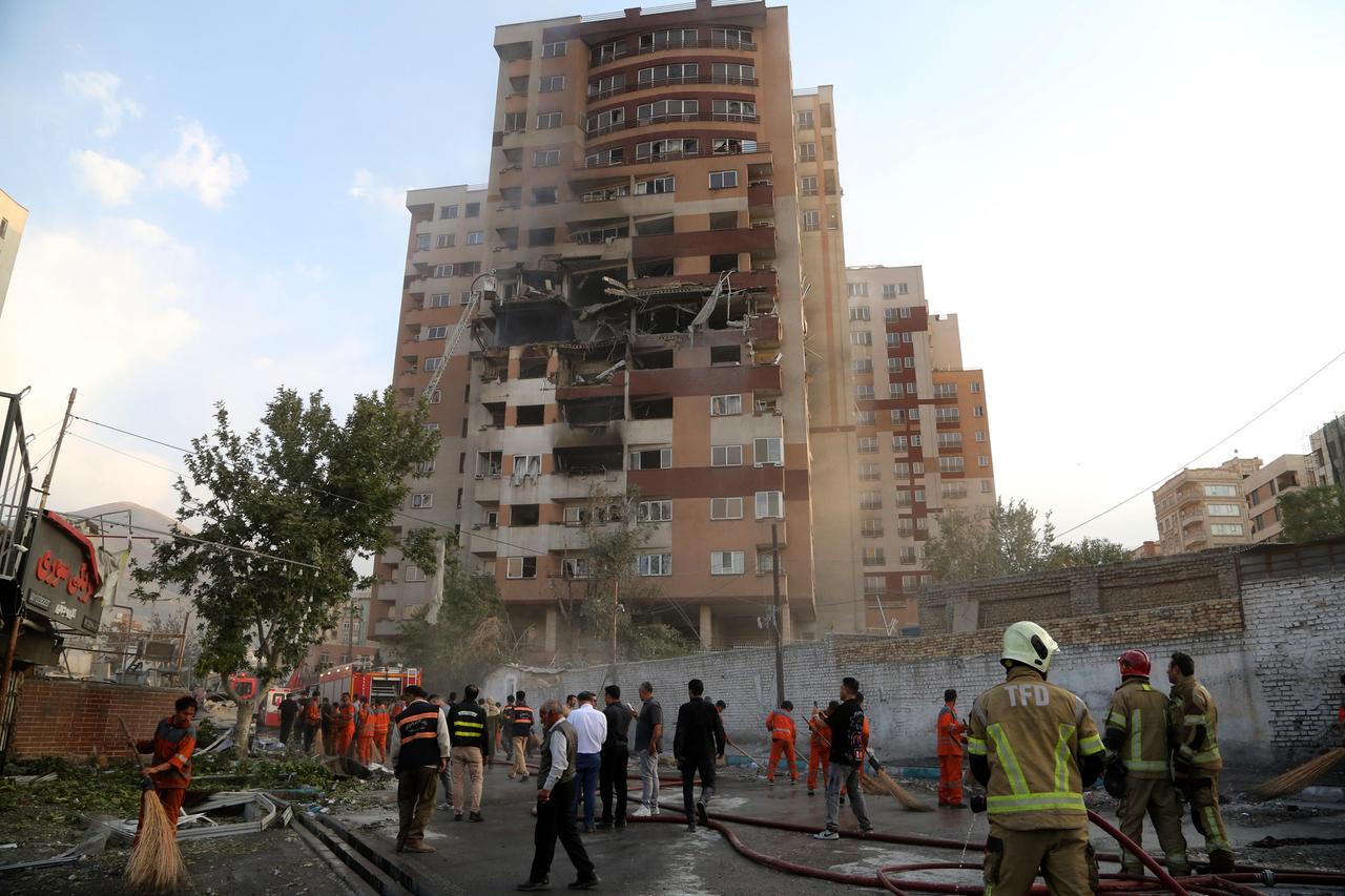 Aufräumarbeiten in Teheran nach dem Angriff Israels auf den Iran Aufräumarbeiten in Teheran nach dem Angriff Israels auf den Iran