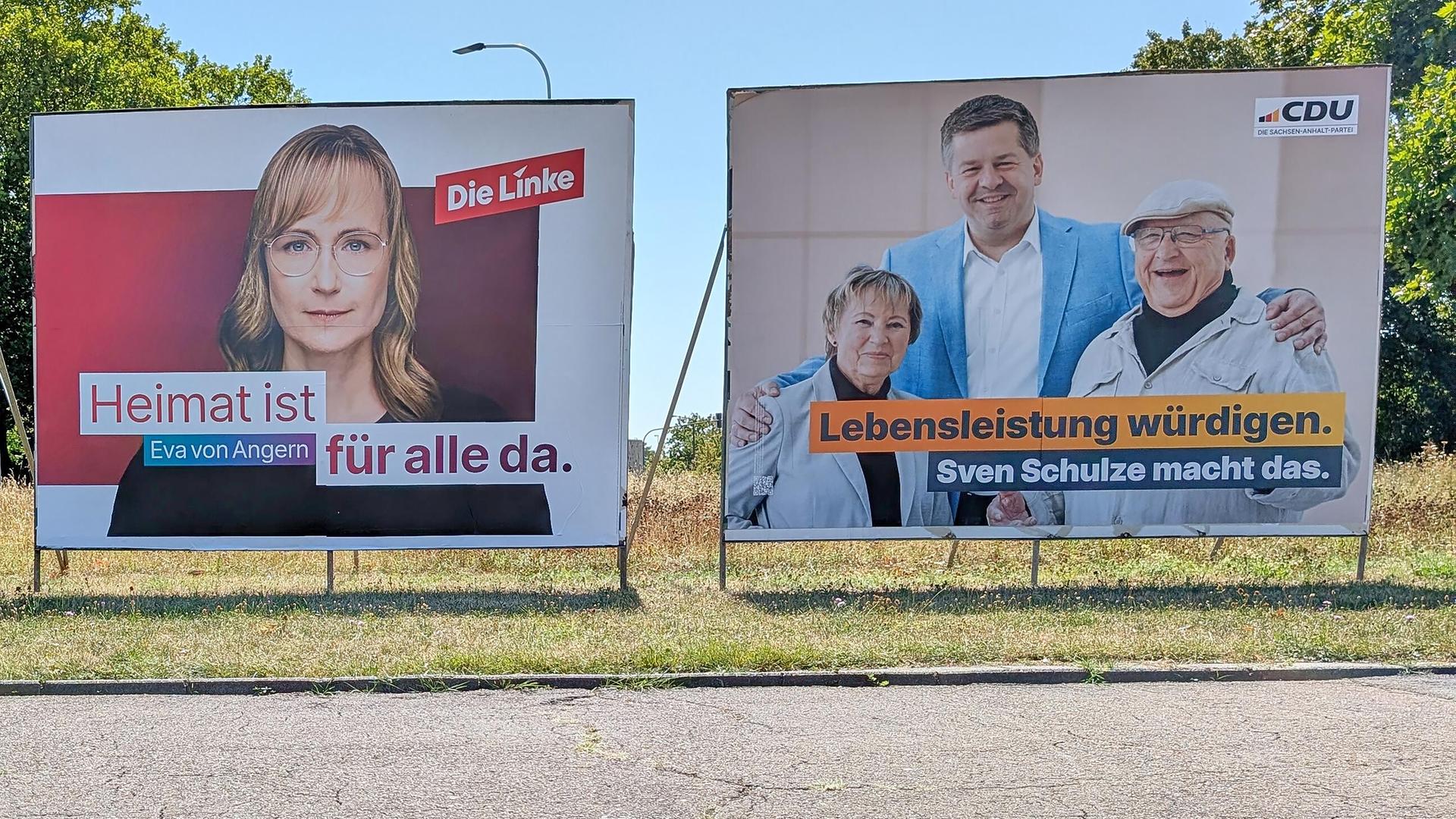 Wahlplakate der Parteien Die Linke und CDU stehen in Halle an der Saale (Sachsen-Anhalt) nebeneinander