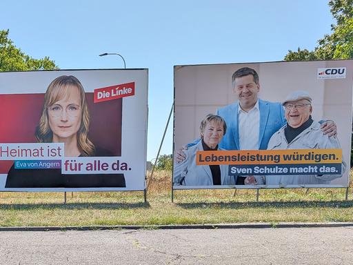 Wahlplakate der Parteien Die Linke und CDU stehen in Halle an der Saale (Sachsen-Anhalt) nebeneinander Wahlplakate der Parteien Die Linke und CDU stehen in Halle an der Saale (Sachsen-Anhalt) nebeneinander
