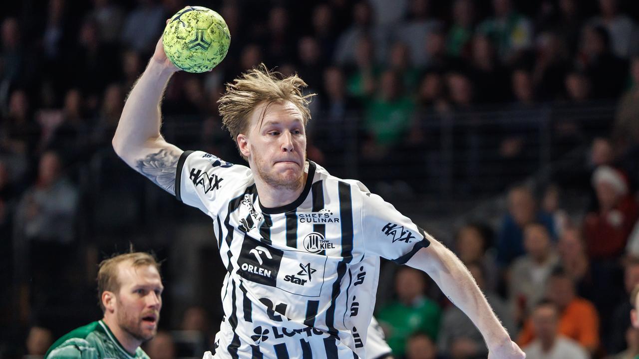Zu sehen ist der Handballspieler Eric Johansson vom THW Kiel während eines Spiels.
