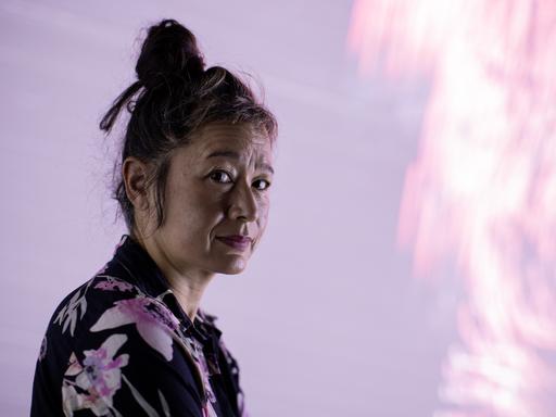 Die Künstlerin Hito Steyerl bei ihrer Ausstellung "I Will Survive"