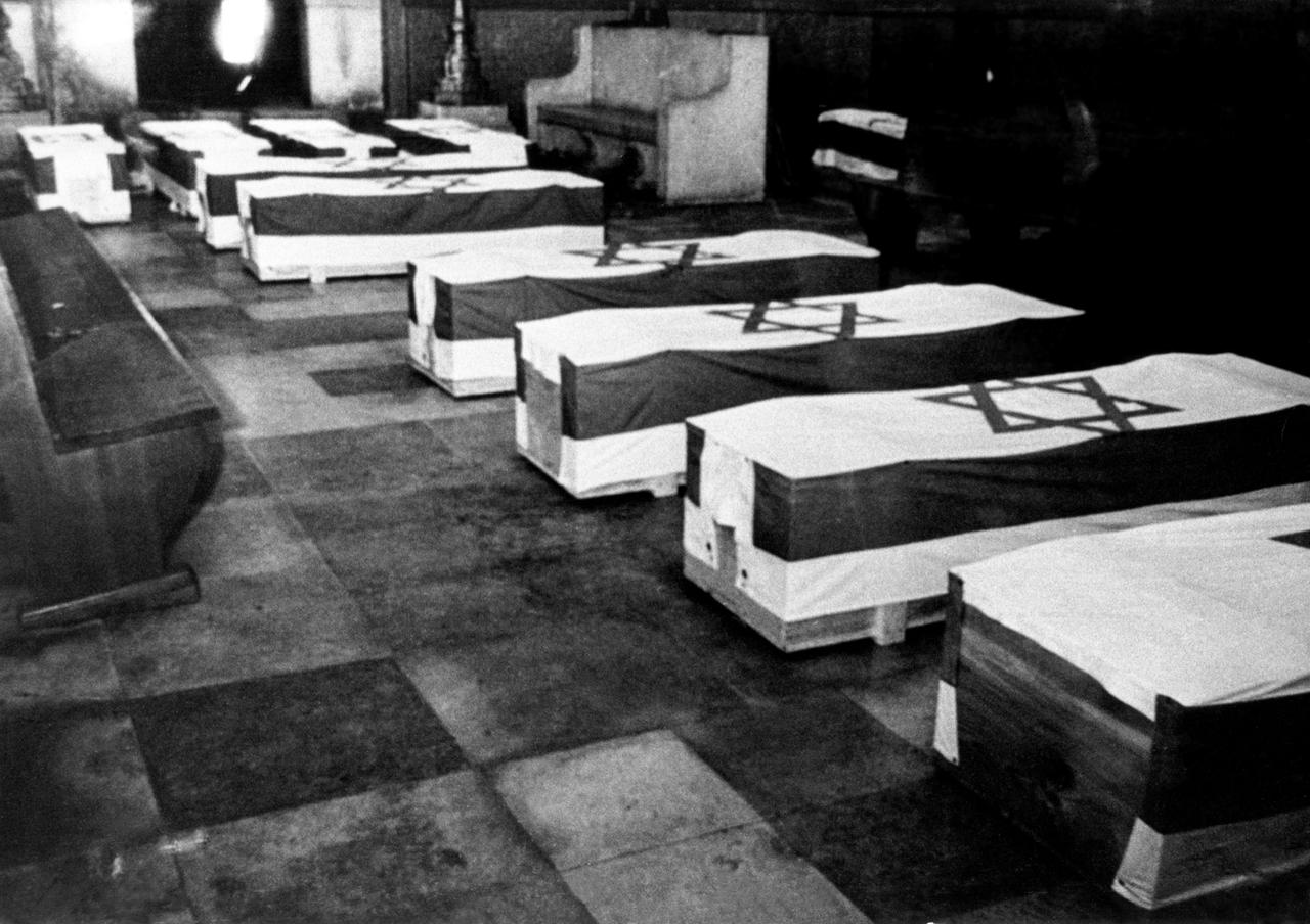 Olympia 1972: Aufgebahrte Särge der Opfer des Terroranschlags