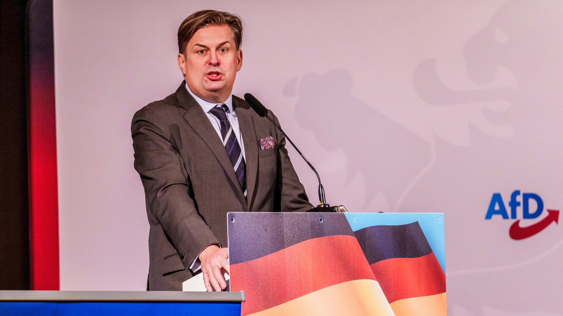 Maximilian Krah, Spitzenkandidat der AfD für die Europawahl 2024, spricht zu den Delegierten auf dem Parteitag der AfD-Hessen. Maximilian Krah, Spitzenkandidat der AfD für die Europawahl 2024, spricht zu den Delegierten auf dem Parteitag der AfD-Hessen.