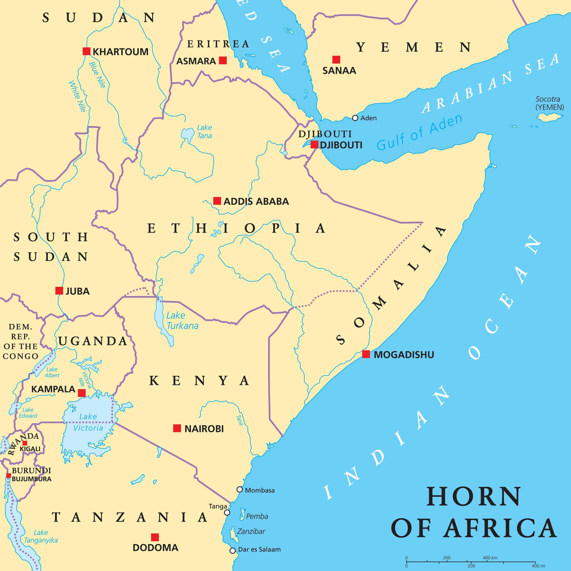 Karte der Region um das Horn von Afrika. Zu sehen sind unter anderem die Länder Somalia, Jemen, Äthiopien, Kenia. Die Landmassen sind in gelblich dargestellt, das Meer ist blau.