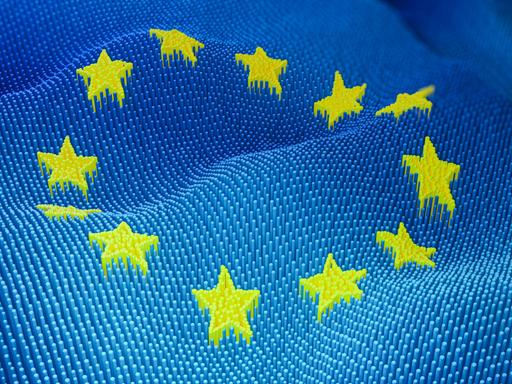 Digital gerendertes Bild einer blauen Datenwelle, auf der sich die gelben Sterne der EU-Flagge absetzen. Digital gerendertes Bild einer blauen Datenwelle, auf der sich die gelben Sterne der EU-Flagge absetzen.
