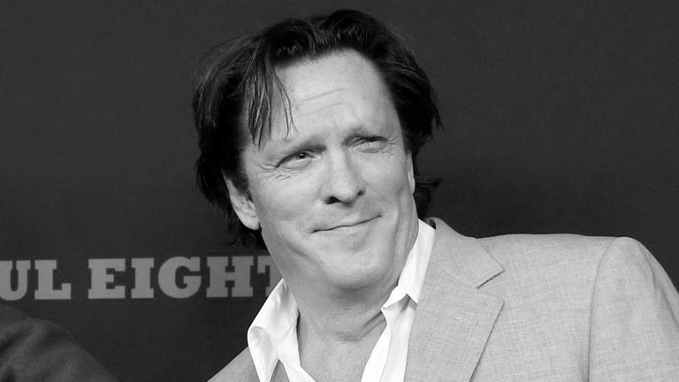 Der US-Schauspieler Michael Madsen lächelt in die Kamera.