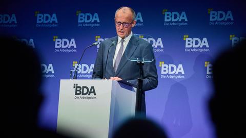 Bundeskanzler Friedrich Merz (CDU) spricht beim Deutschen Arbeitgebertag der Bundesvereinigung der Deutschen Arbeitgeberverbände (BDA) im Berliner Congress Center (BCC).
