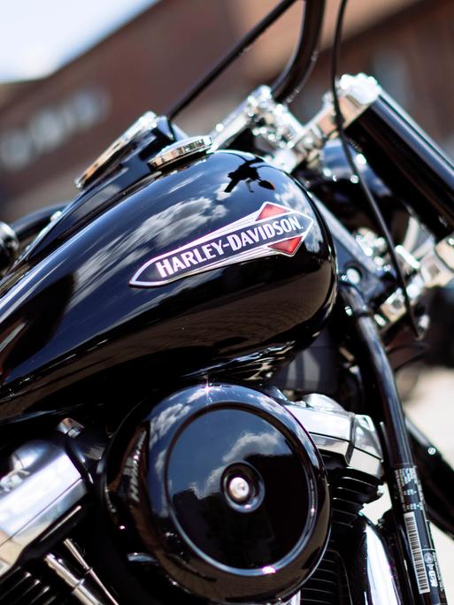 Detailaufnahme mit dem berühmten Schriftzug aus dem Official Harley Davidson Store in Köln.