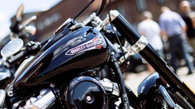 Detailaufnahme mit dem berühmten Schriftzug aus dem Official Harley Davidson Store in Köln.