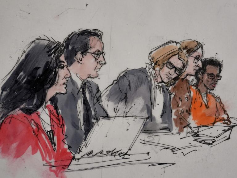 In dieser Gerichtsskizze ist David Anthony Burke, alias D4vd, ganz rechts, vor Gericht in Los Angeles zu sehen. 