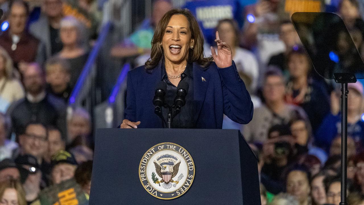 US-Vizepräsidentin und demokratische Präsidentschaftskandidatin Kamala Harris spricht während einer Wahlkampfveranstaltung im Resch Expo Center in Green Bay, Wisconsin, 17. Oktober 2024.