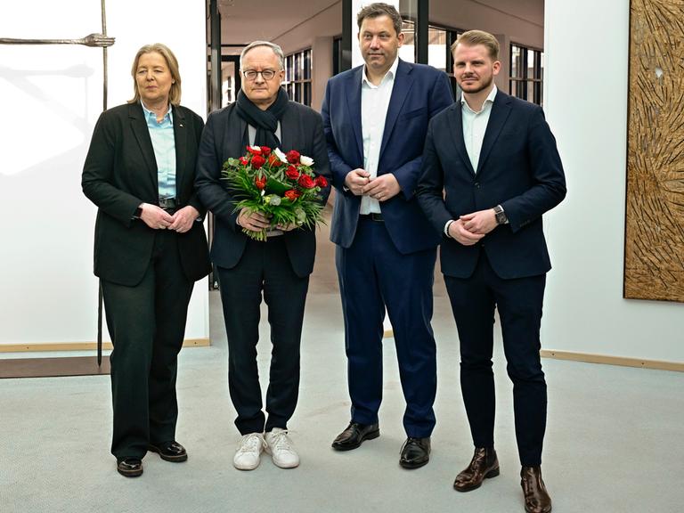 SPD-Vorsitzende Bärbel Bas (v.l.n.r.), Spitzenkandidat der baden-württembergischen Landtagswahl Andreas Stoch, SPD-Vorsitzender Lars Klingbeil und SPD-Generalsekretär Tim Klüssendorf posieren nach der Landtagswahl in Baden-Württemberg in Berlin.