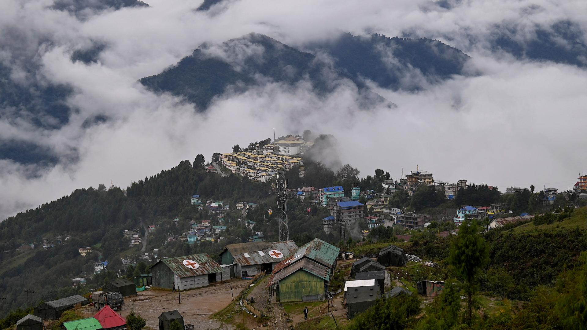 Die Grenzregion zwischen China und Indien, vom indischen Arunachal Pradesh aus gesehen. Die Grenzregion zwischen China und Indien, vom indischen Arunachal Pradesh aus gesehen.