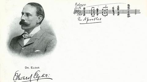 Wir sehen den Komponsiten Edward Elgar im Porträt. 