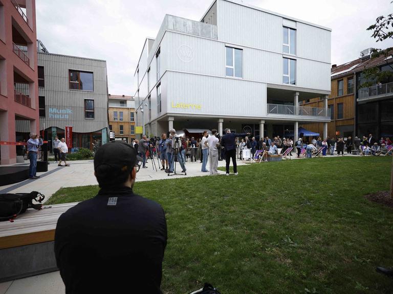 Das «Kreativ Quartier Potsdam» bei der Eröffnung. Der rund 25.000 Quadratmeter große Standort umfasst Büro-, Atelier- und Veranstaltungsflächen. Das «Kreativ Quartier Potsdam» bei der Eröffnung. Der rund 25.000 Quadratmeter große Standort umfasst Büro-, Atelier- und Veranstaltungsflächen.