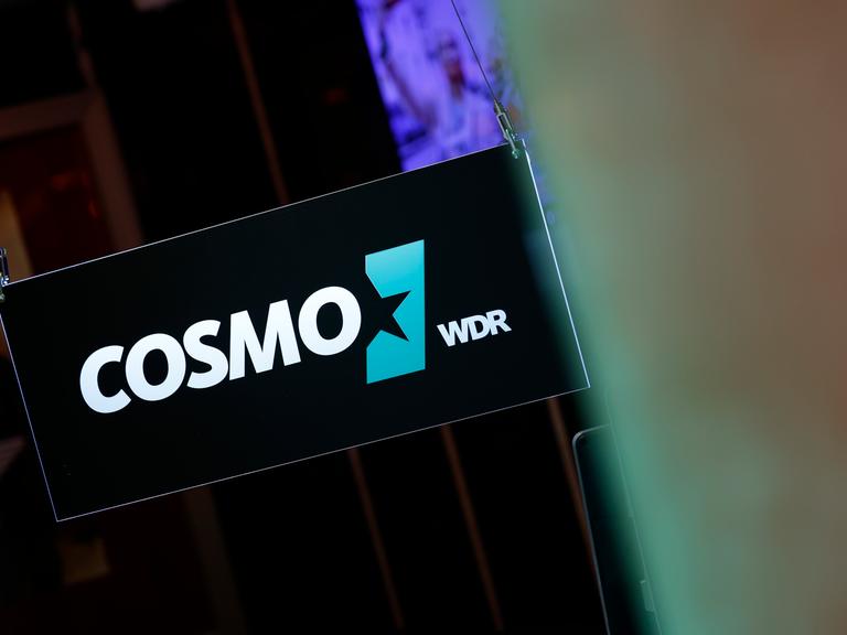 Das Logo von Cosmo, dem internationalen und interkulturelle Hörfunkprogramm des Westdeutschen Rundfunks