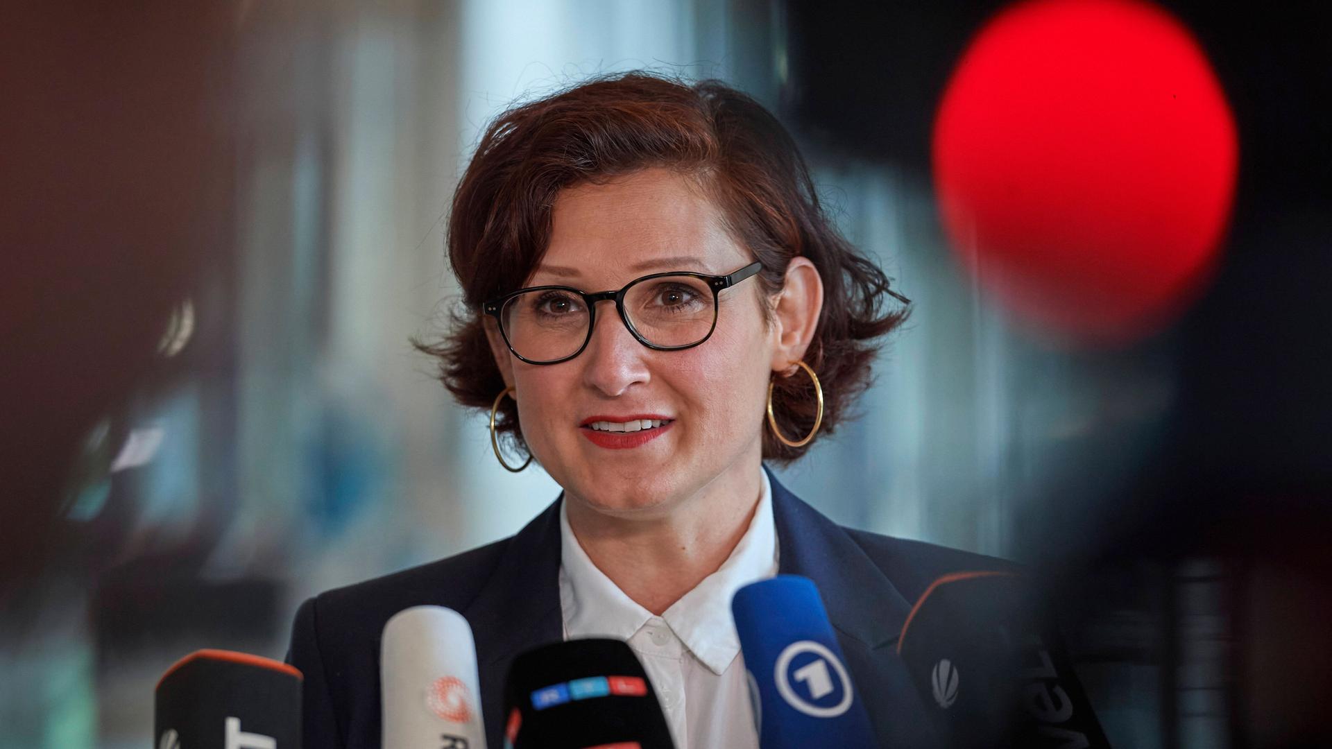 Die Publizistin Ferda Ataman ist neue Leiterin der Antidiskriminierungsstelle des Bundes