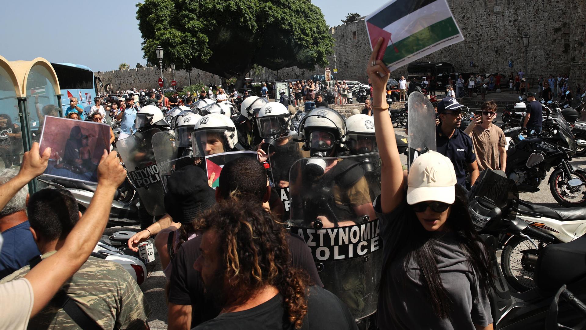 Die Polizei geht auf Kreta gegen die Demonstranten vor.