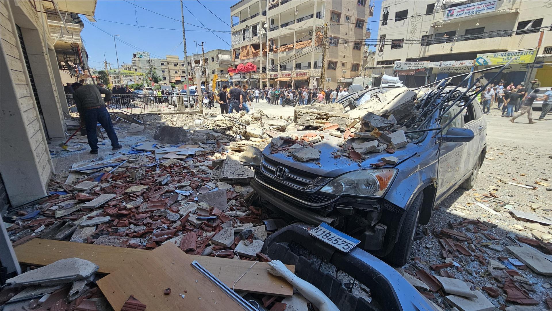 Das Bild zeigt ein durch einen israelischen Luftangriff zerstörtes Wohnhaus im Südlibanon. 