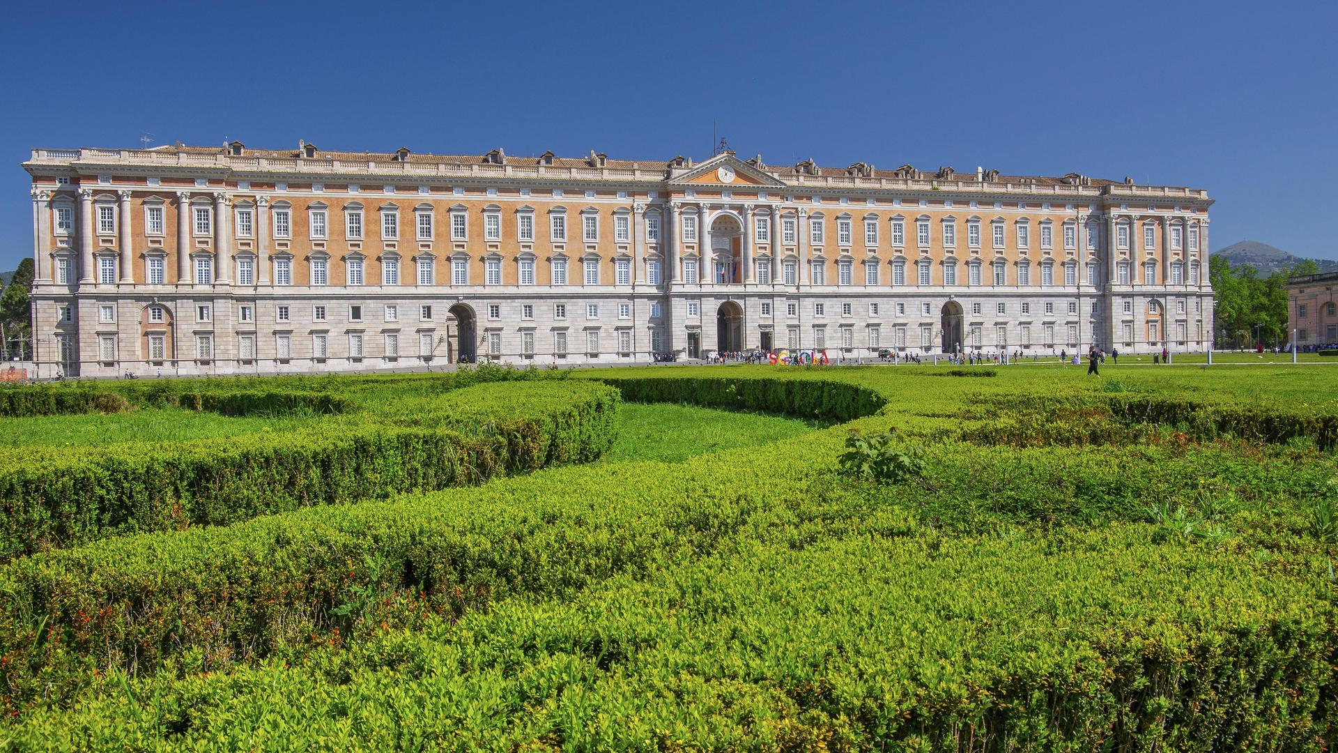 Südliche Front vom Königspalast Palazzo Reale, Italienisches Versailles, Caserta, Kampanien, Italien, Europa Südliche Front vom Königspalast Palazzo Reale, Italienisches Versailles, Caserta, Kampanien, Italien, Europa