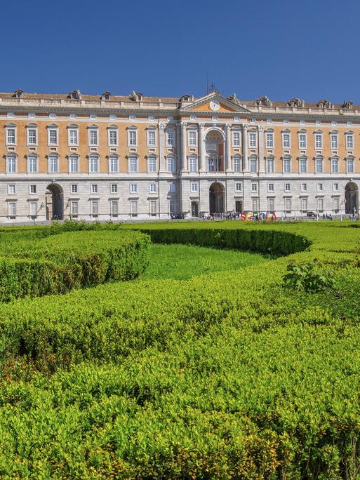 Südliche Front vom Königspalast Palazzo Reale, Italienisches Versailles, Caserta, Kampanien, Italien, Europa