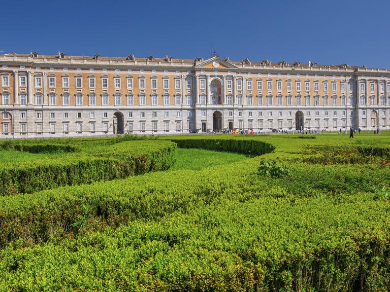 Südliche Front vom Königspalast Palazzo Reale, Italienisches Versailles, Caserta, Kampanien, Italien, Europa