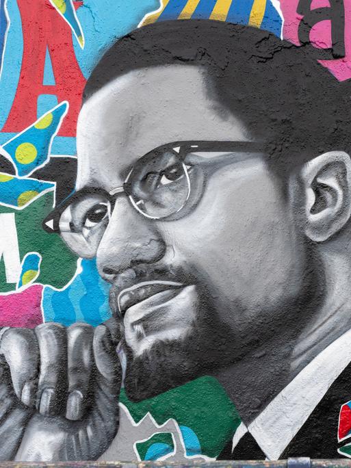 Ein Malcom X Graffiti im Mauerpark Berlin